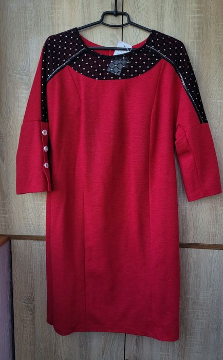 Тепле плаття червоного кольору, нове, 50р