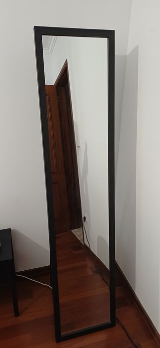 Espelho de pé preto