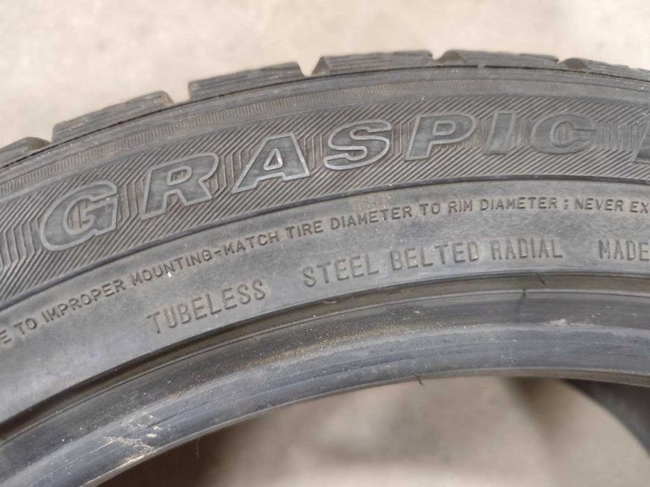 235/45r18 dunlop graspic зимова