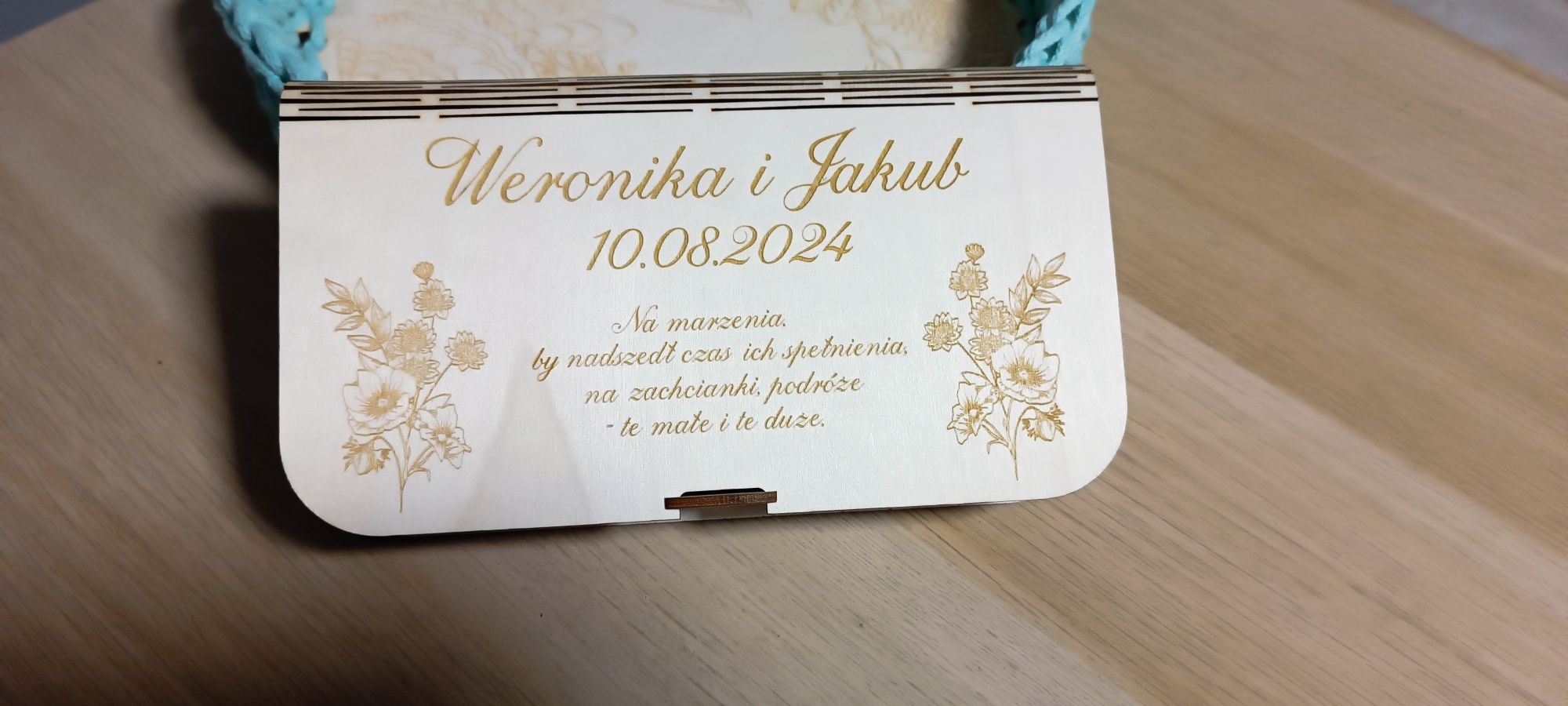 Pudełeczko na pieniądze. Drewniana koperta na pieniadze.