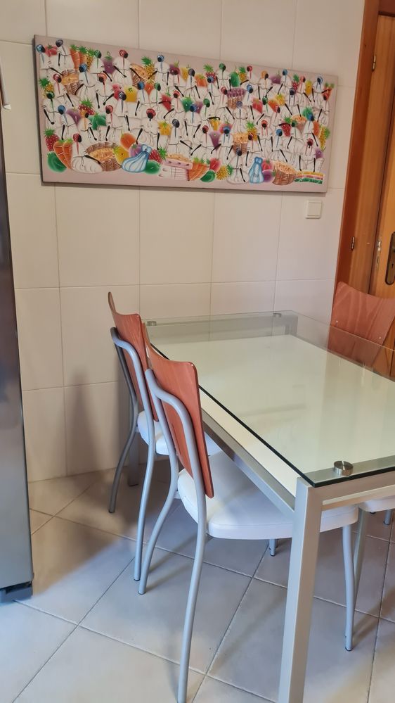 Conjunto mesa e cadeiras de cozinha