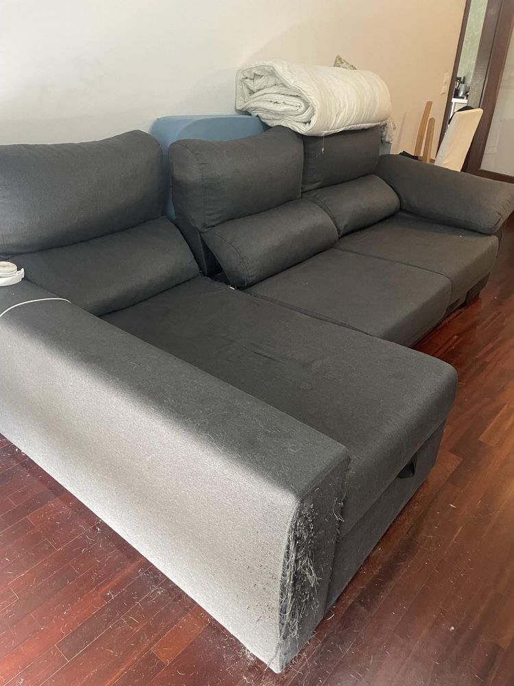 Sofa Cinzento com sinais de Uso