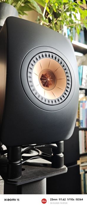 KEF  LS50 Meta + Kanto stojaki + IsoAcoustics