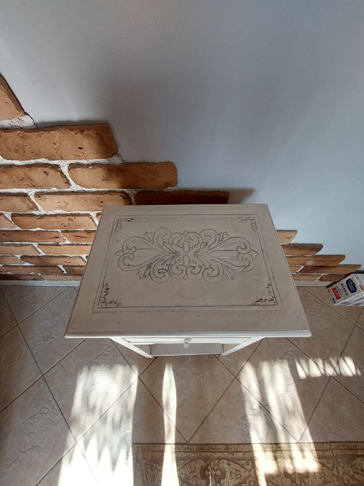 Nakastnik mała szafka