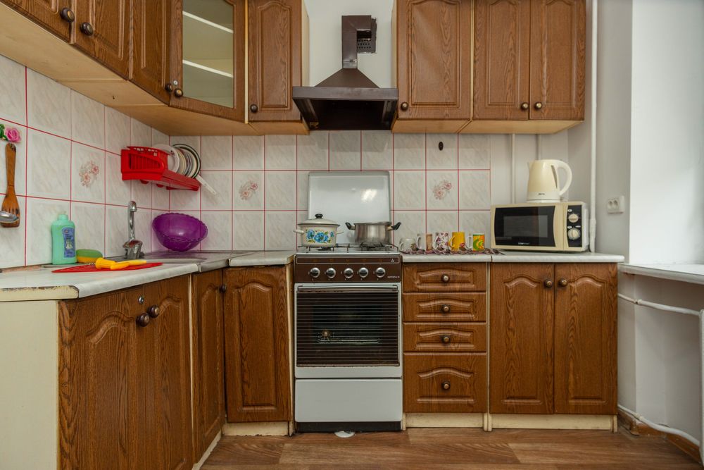 Вільна з 3-го. 2-х кімн.поверх 2 , подобово , посуточно, потижнево