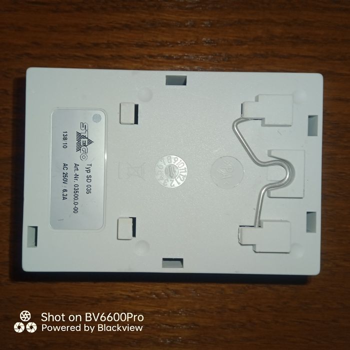 Gniazdo  gniazdko elektryczne bezpiecznik SD 035  na szynę DIN  230V