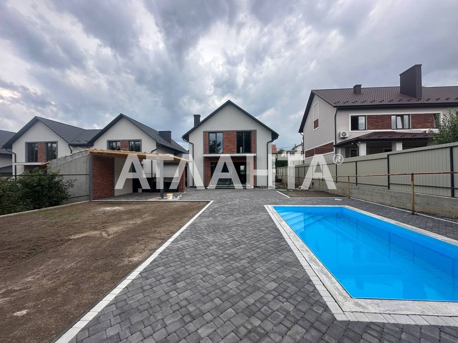 Будинок, 5хв від Майдану, 6 соток, басейн, альтанка та гараж