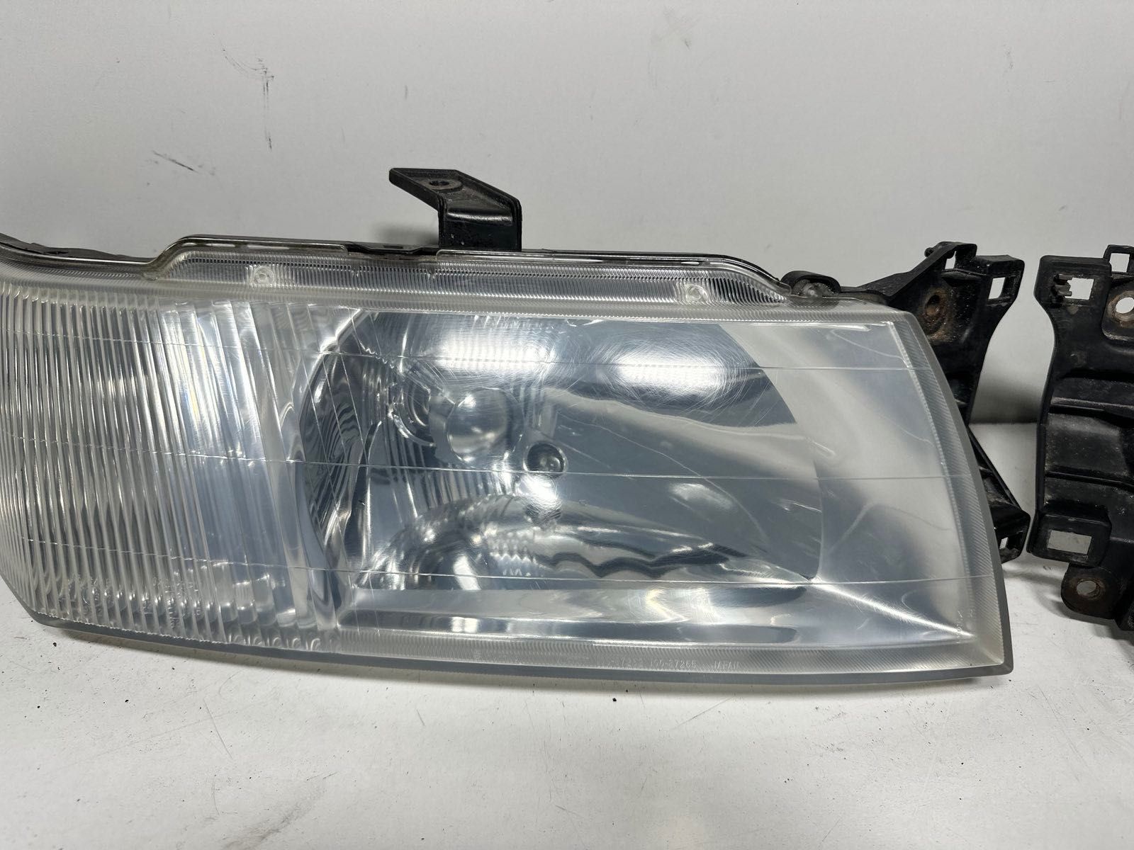 Mitsubishi Space Wagon Lampy Przód Przednie Lewa Prawa EU cana za 1st