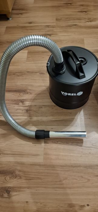 Urzadzenie do wyviagu sadziy lub popiołu z kominka