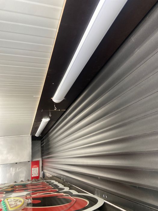 Contentor street food 5 mt abre a frente mais 1,5 mt