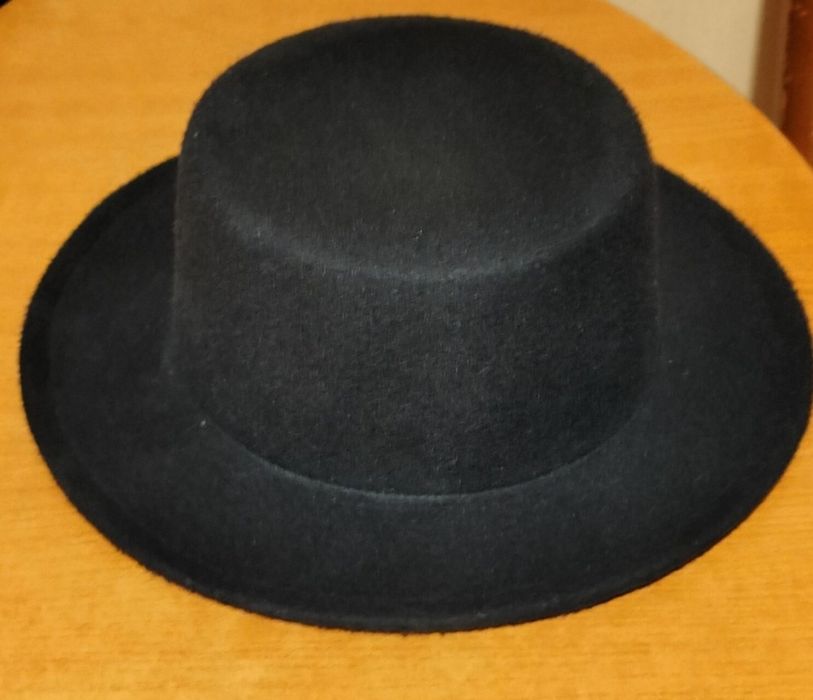Шляпа черная
размер 57
можно для карнавала