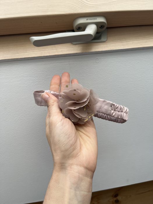 Opaska pierwszy rozmiar z kwiatuszkiem smyk