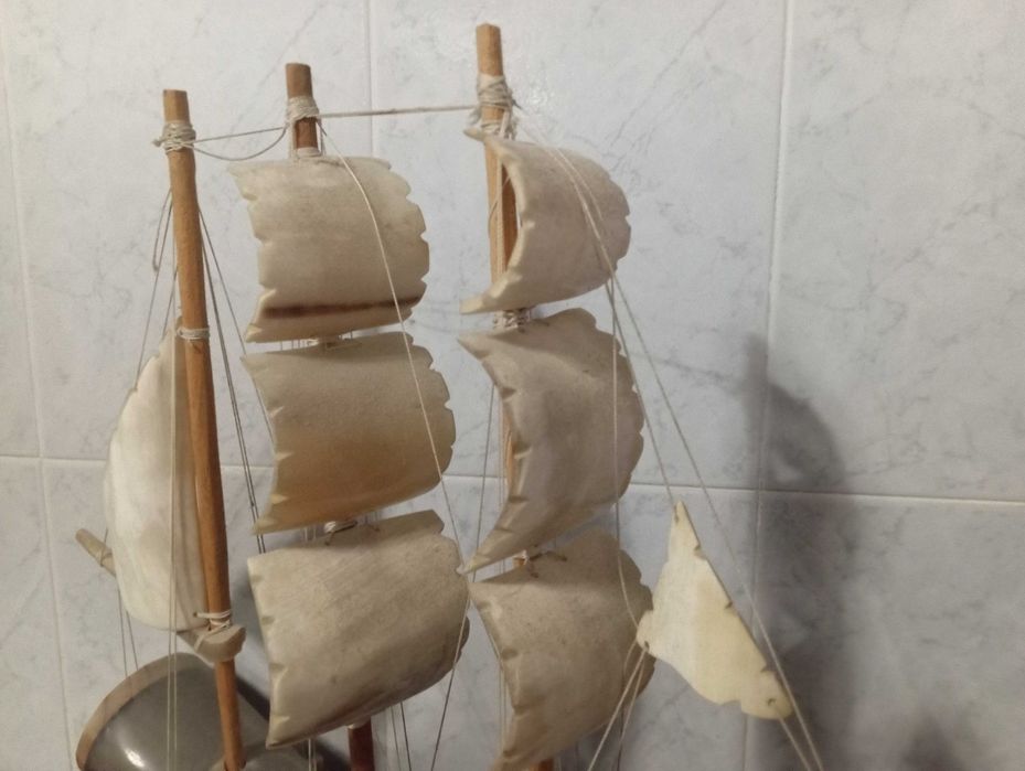 Barco em chifre / corno (artigo artesanal provenientes de ex colónias)