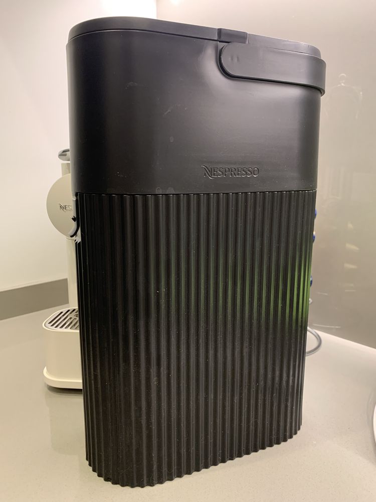 Maquina Nespresso Latissima One - Delonghi