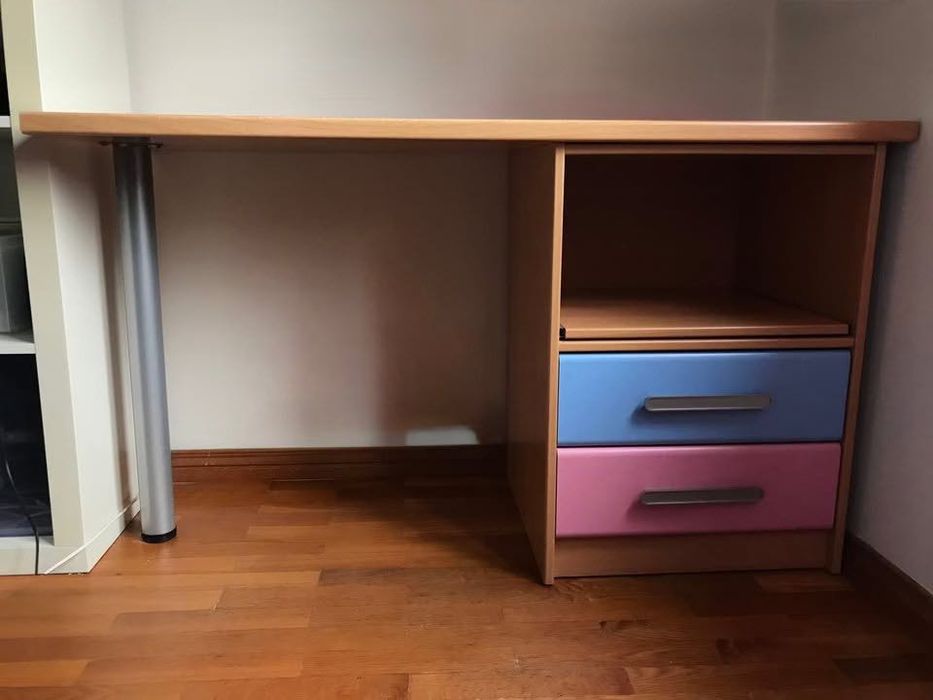 Secretária de criança/jovem com gavetas