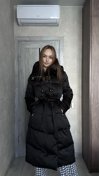 Пуховик чорний теплий на холодну зиму