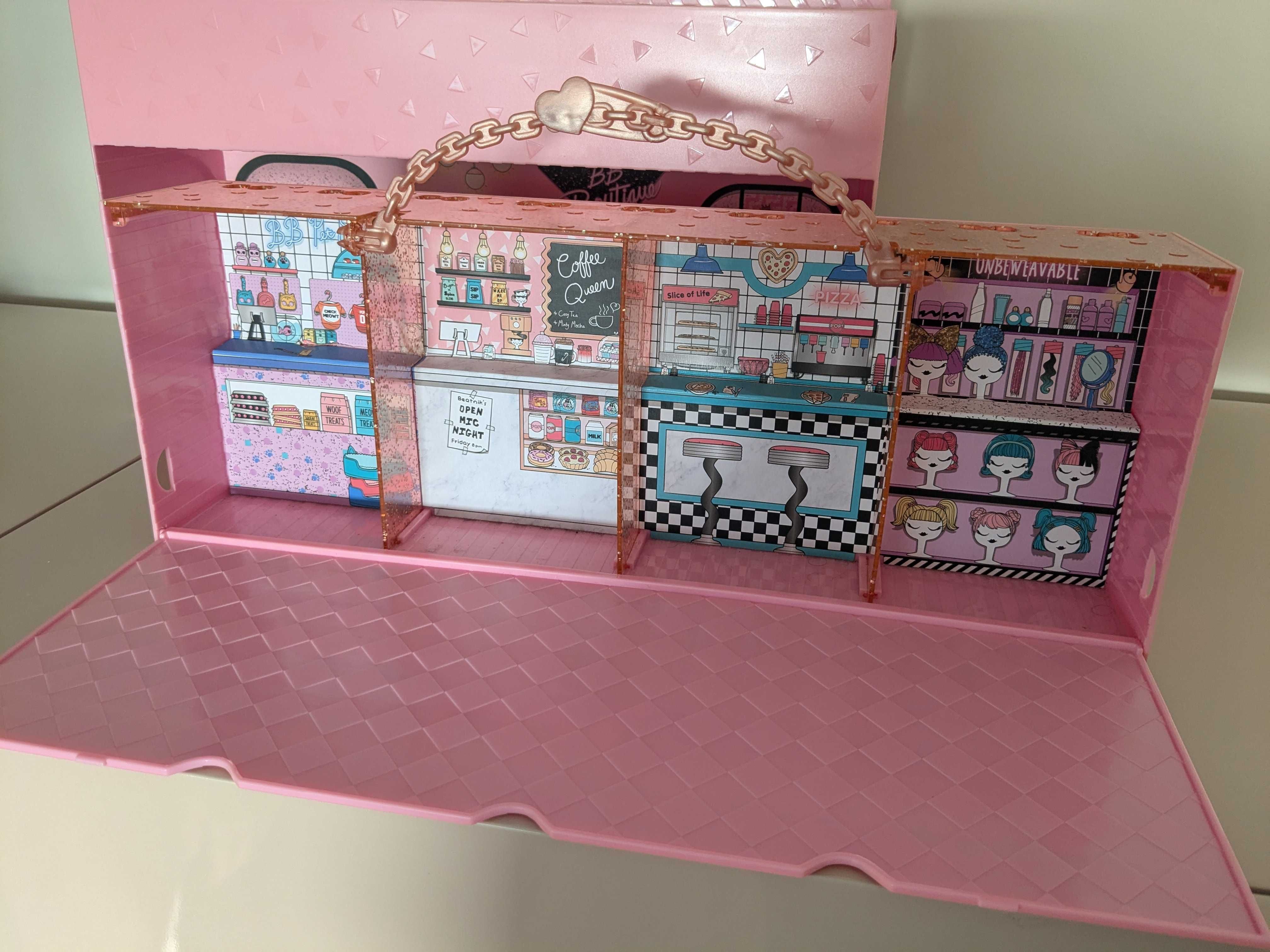 Casa e boneca LOL