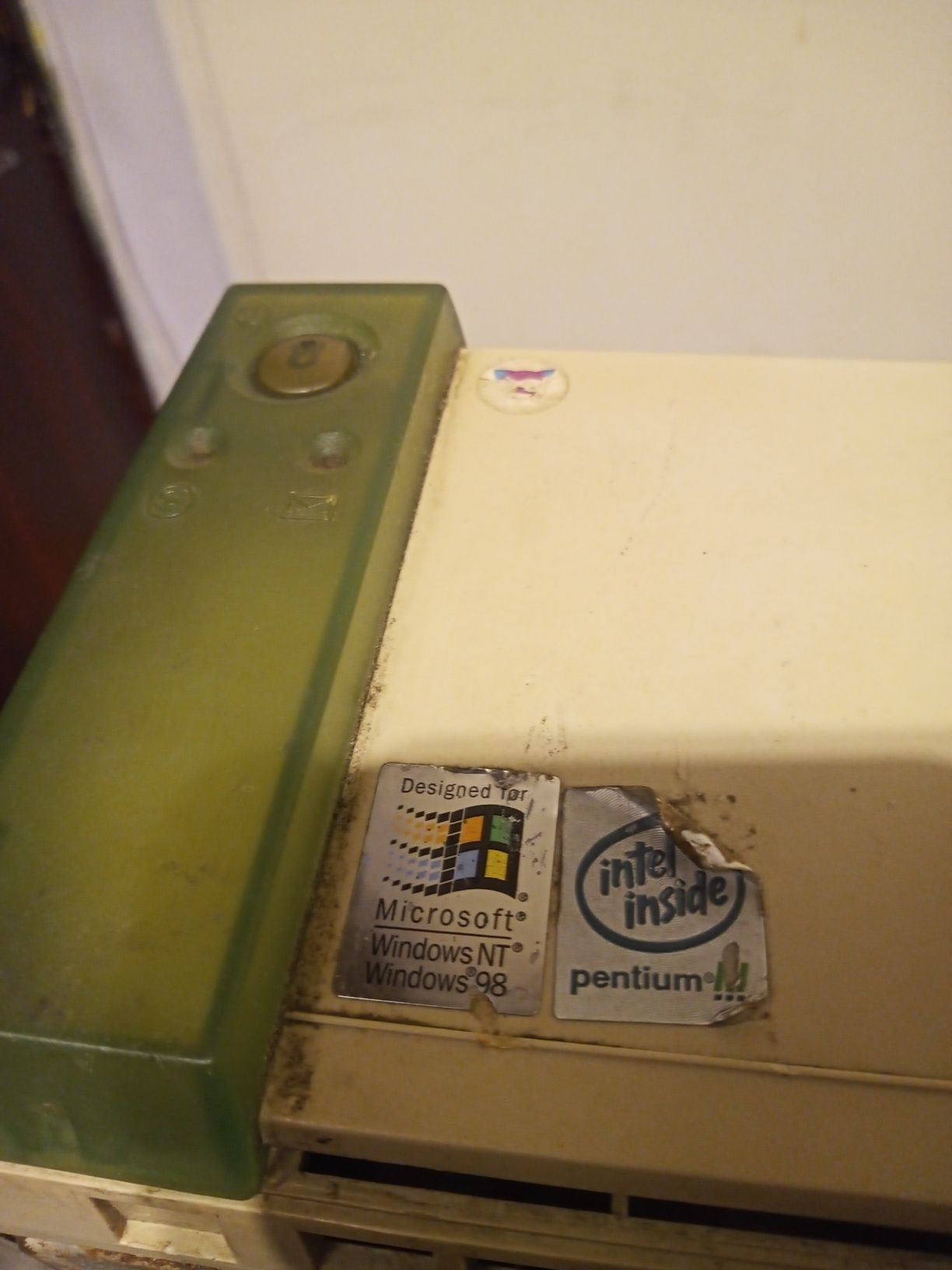 Stary komputer Fujitsu Siemens Pentium 3