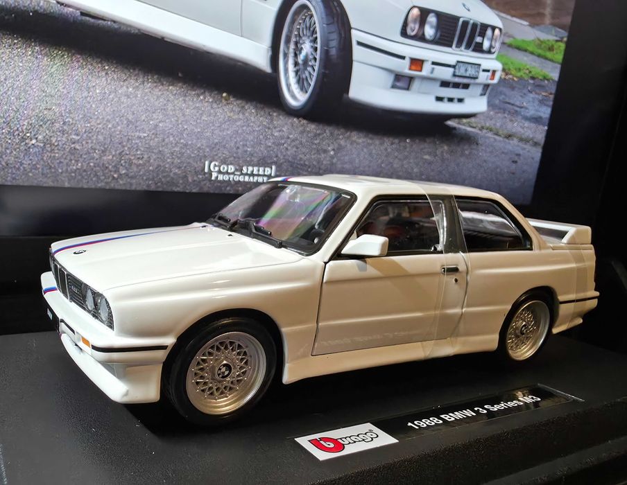 Модель автомобіля Bburago 1:24  BMW M3 (E30) 1988