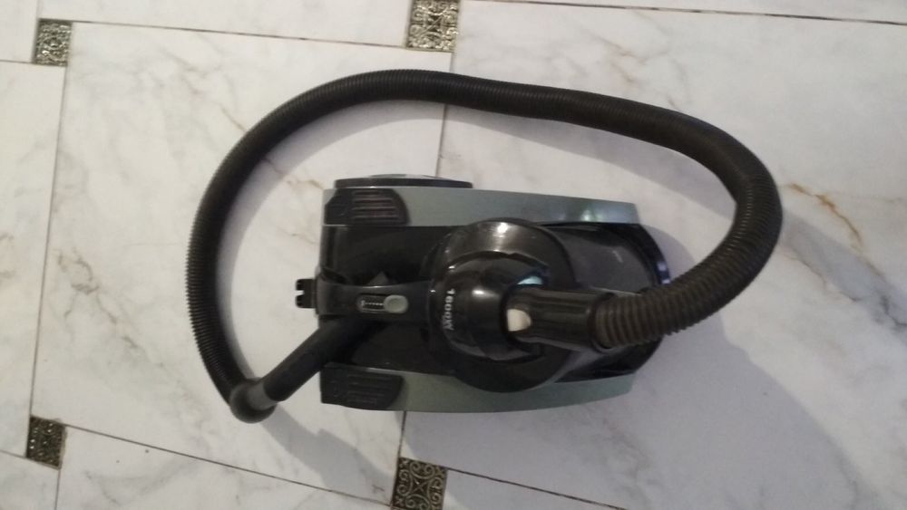 Пылесос епилесос 1600 w