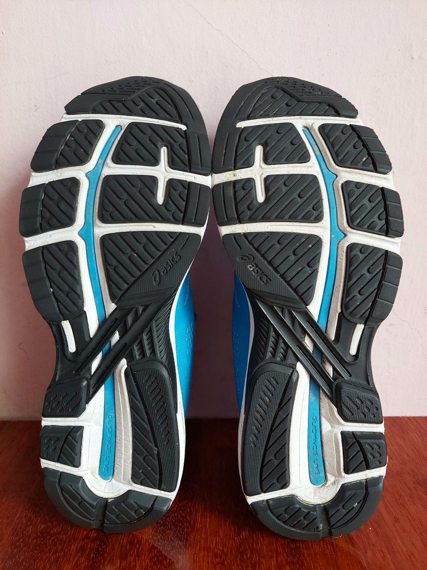 кроссовки беговые ASICS GT-2000 7 оригінал 

Розмір по бірці:
Us 10  1