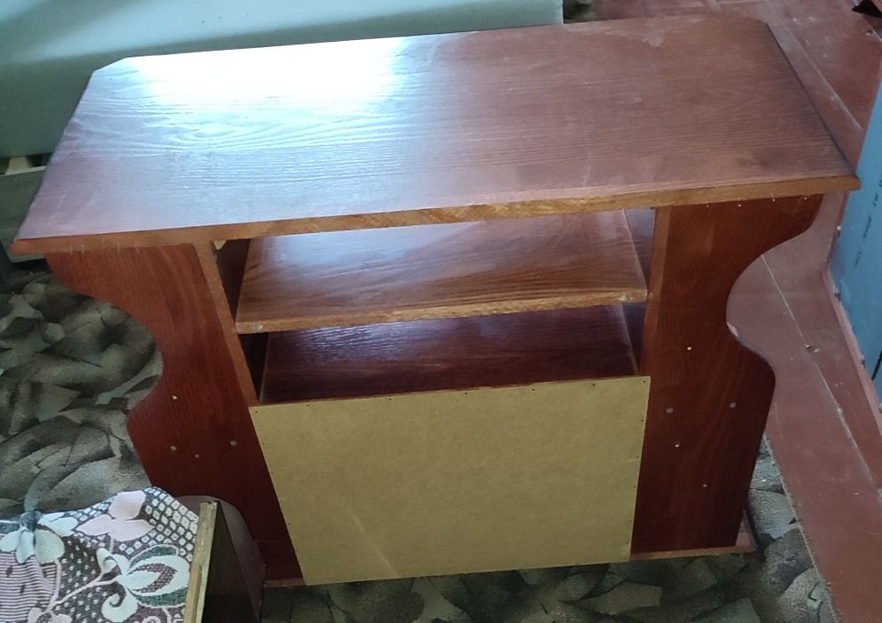 Дубова вітрина та тумба під телевізор в відмінному стані