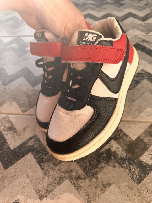 Продам кросівки унісекс