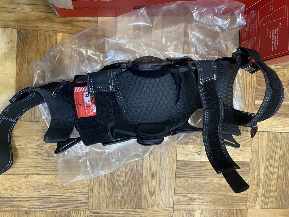 Продам наколенник EVS WEB PRO