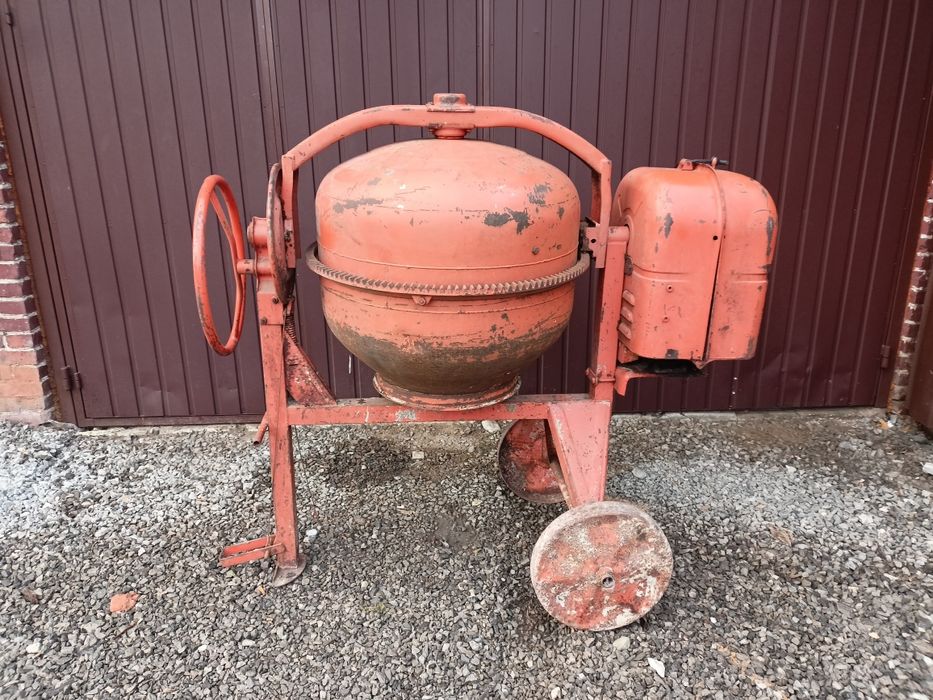 Betoniarka spalinowa Lescha 225 litrów