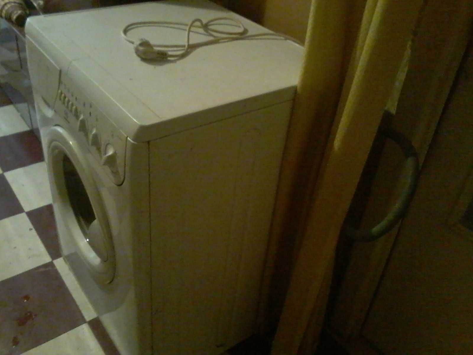 Продам  стиральную  машину indezit w105tx