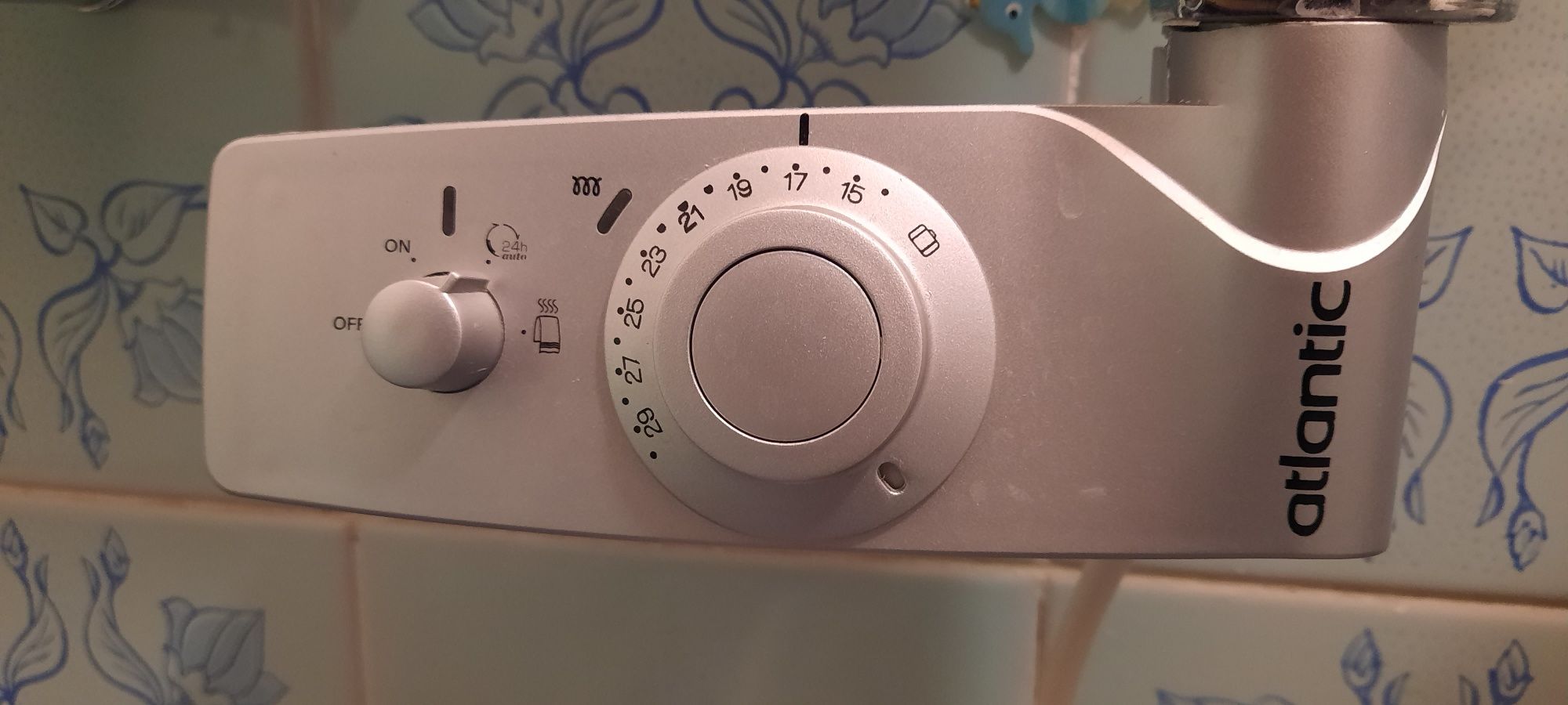 Żelowy łazienkowy elektryczny grzejnik  ścienny ATLANTIC 300W