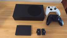 Xbox series S 1tb + 2 comandos + external hard drive 4tb + 2 baterias
