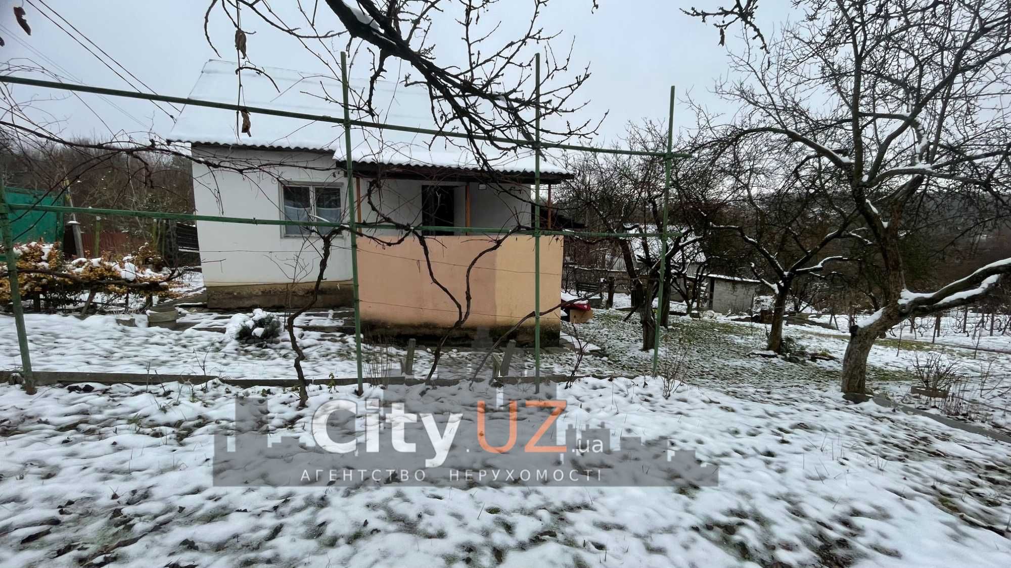 Продається дачний будинок з ділянкою