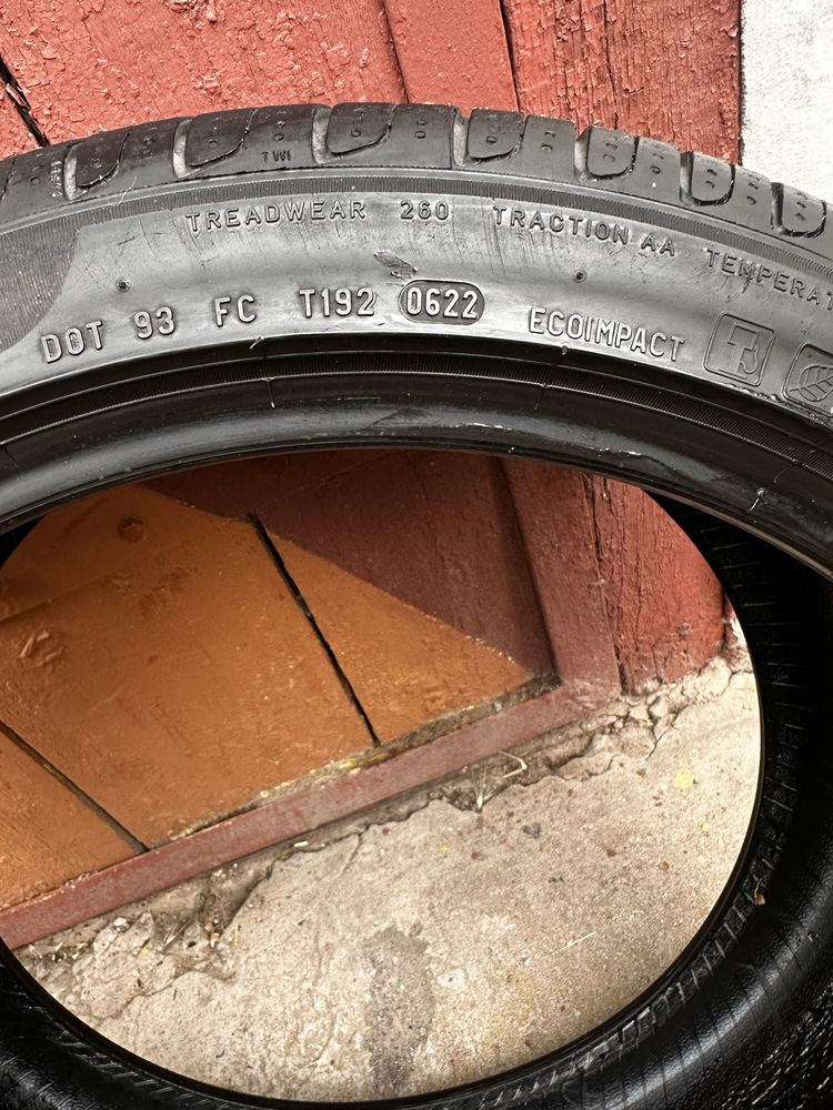 Шини б/у літо 235/40 R19