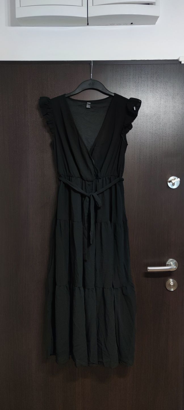 Sukienka NOWA czarna S 36 M 38 długa, zwiewna, dekolt V
