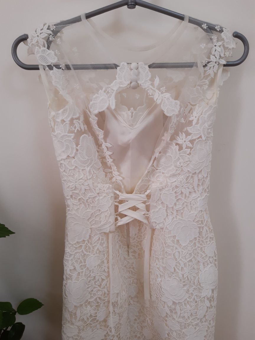 Весільне плаття з відкритою спиною, розмір М, 1-2розмір грудей