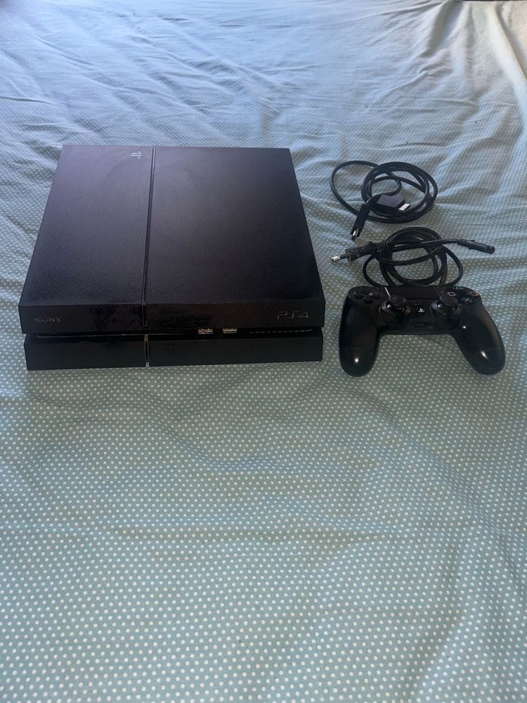 Playstation 4 500GB + comando + cabos