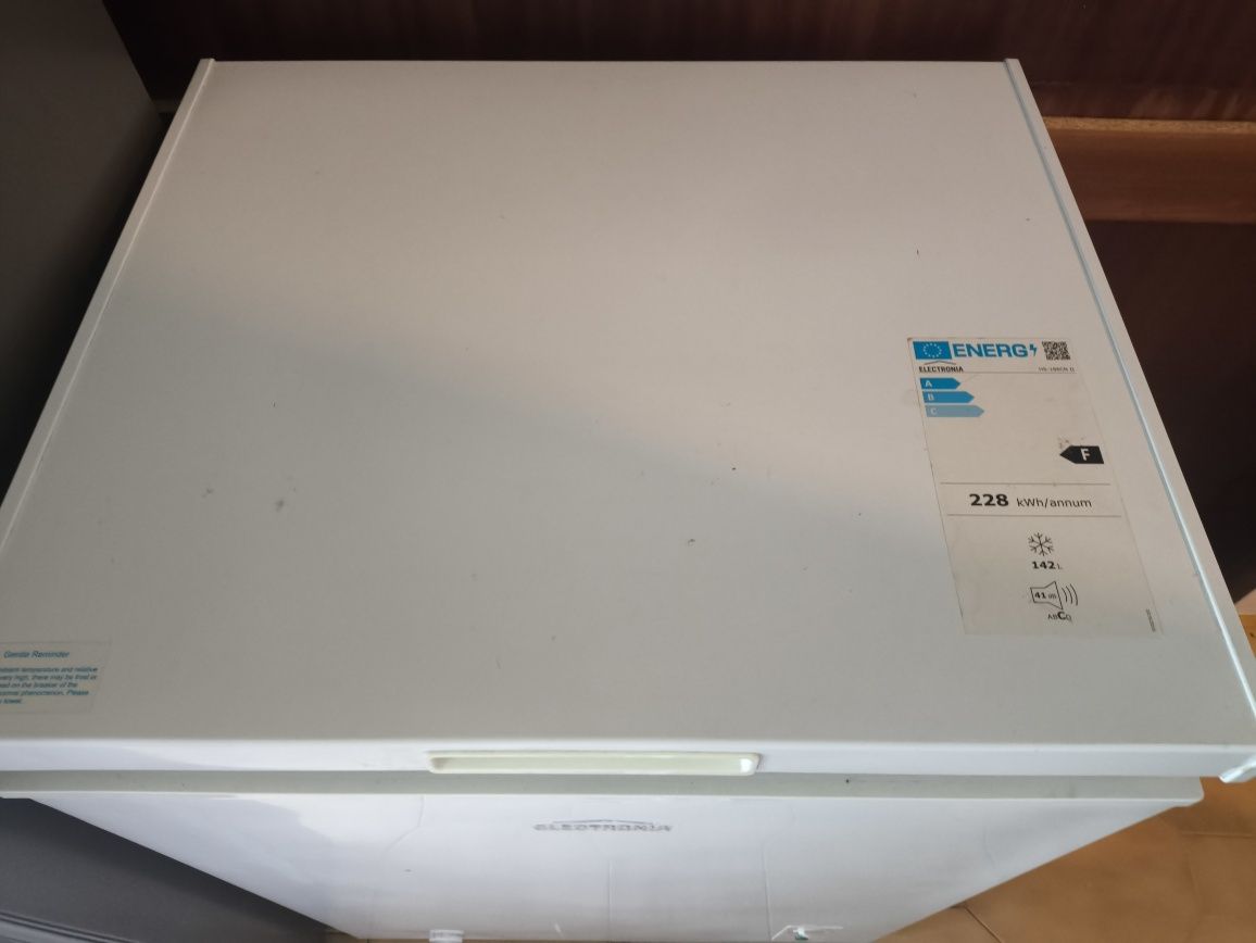 Arca congeladora electronia 142L