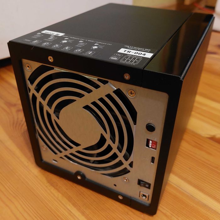 Qnap TR-004 obudowa RAID, DAS, macierz dyskowa jak NOWA