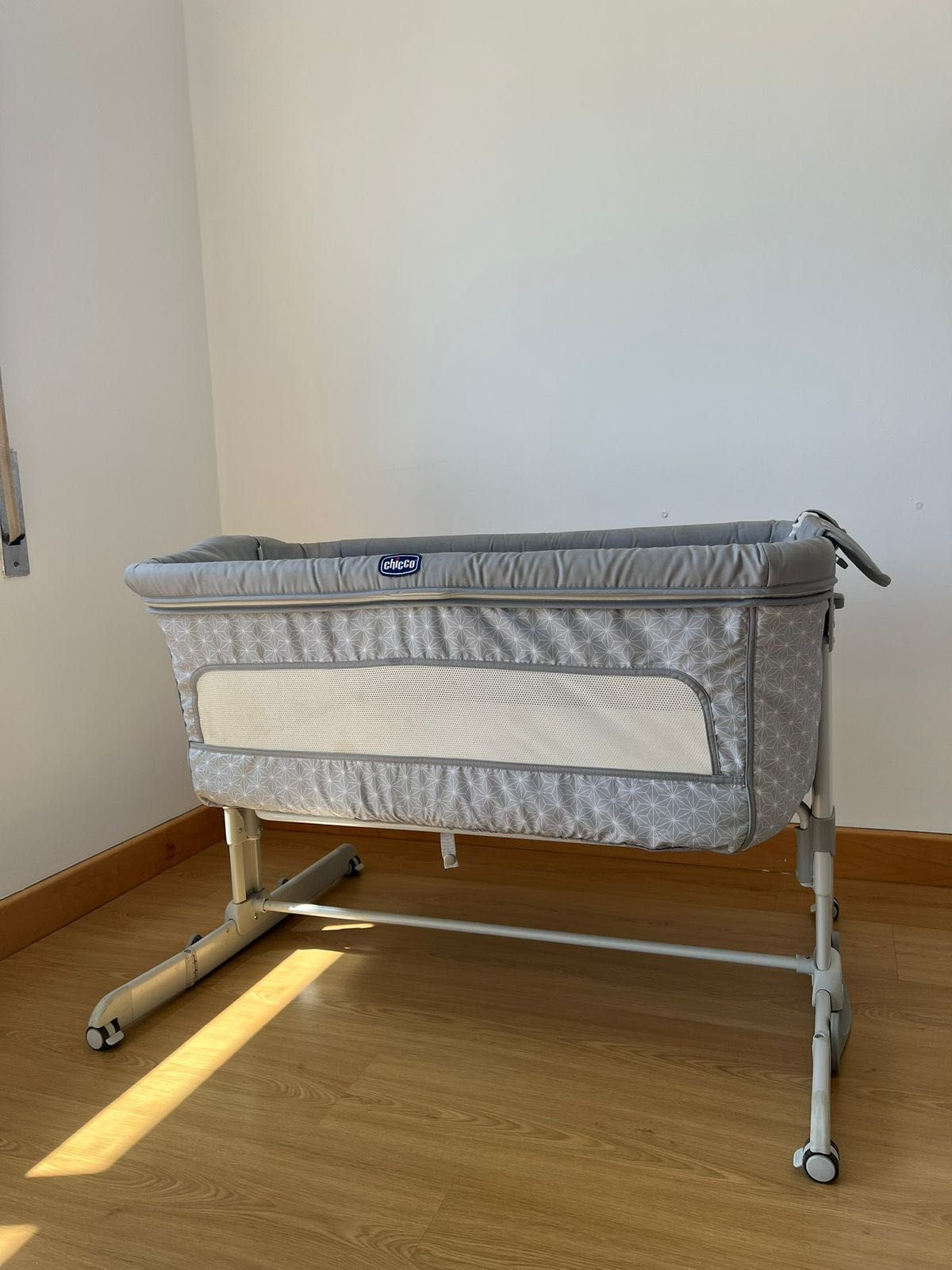 Carrinho de bb c bb conforto, berço madeira completo e Chicco next2me