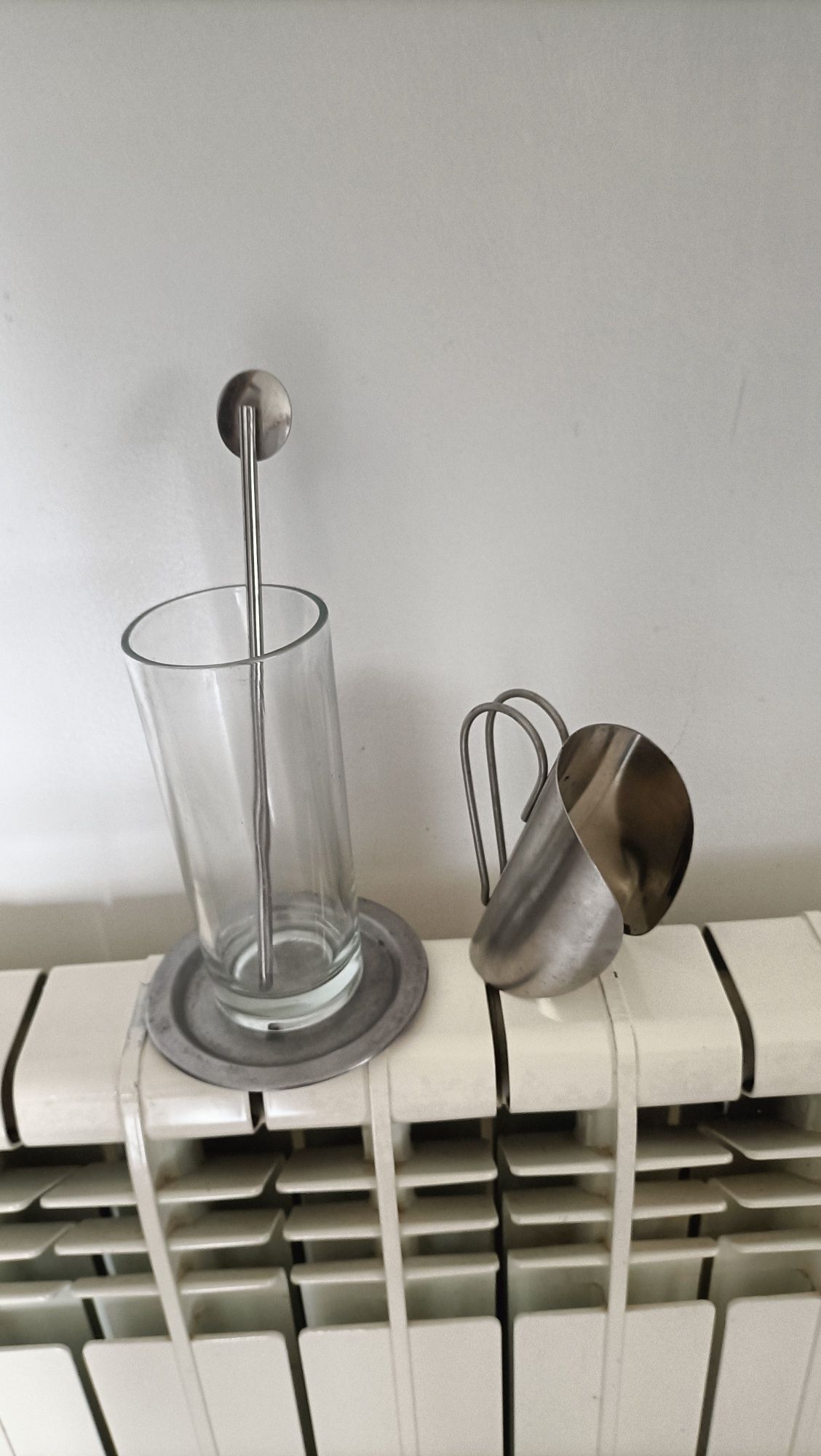 Copos com pega para agarrar,em vidro e inox