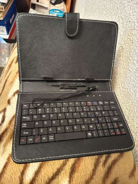 Etui na tablet klawiatura