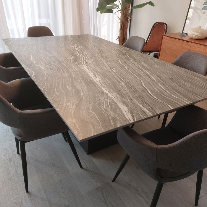 Mesa refeição tampo pedra com 6 cadeiras