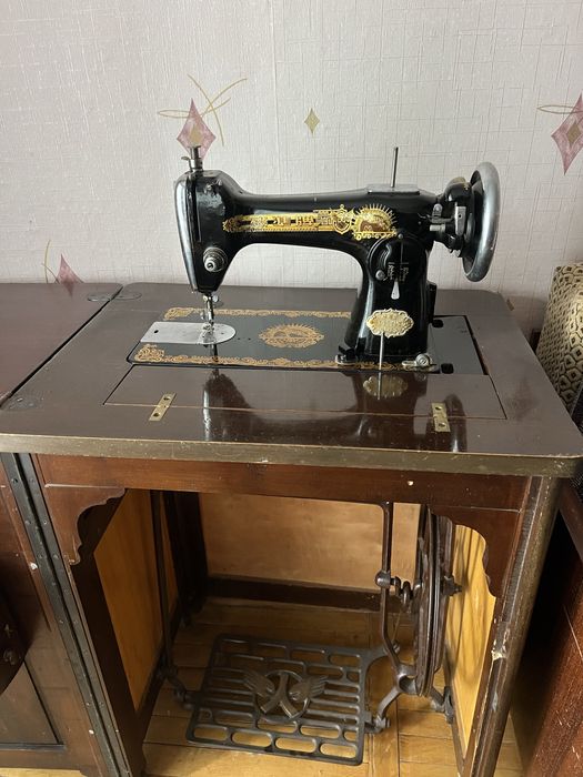 Швейна машинка старовинна