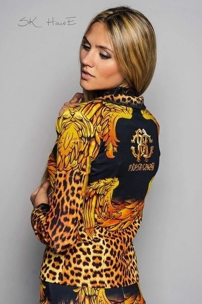 Трендовий костюм з спідницею леопард