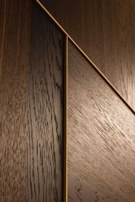 Панелі стінові з латунними вставками