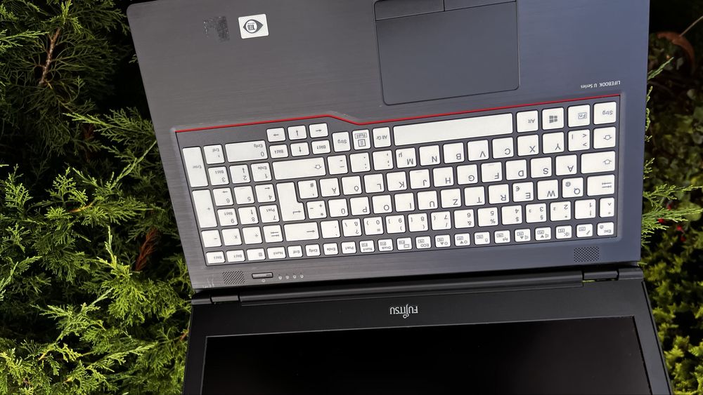 Fujitsu Lifebook U757 i5-6200U 8ГБ DDR4 256ГБ SSD 15.6” FHD