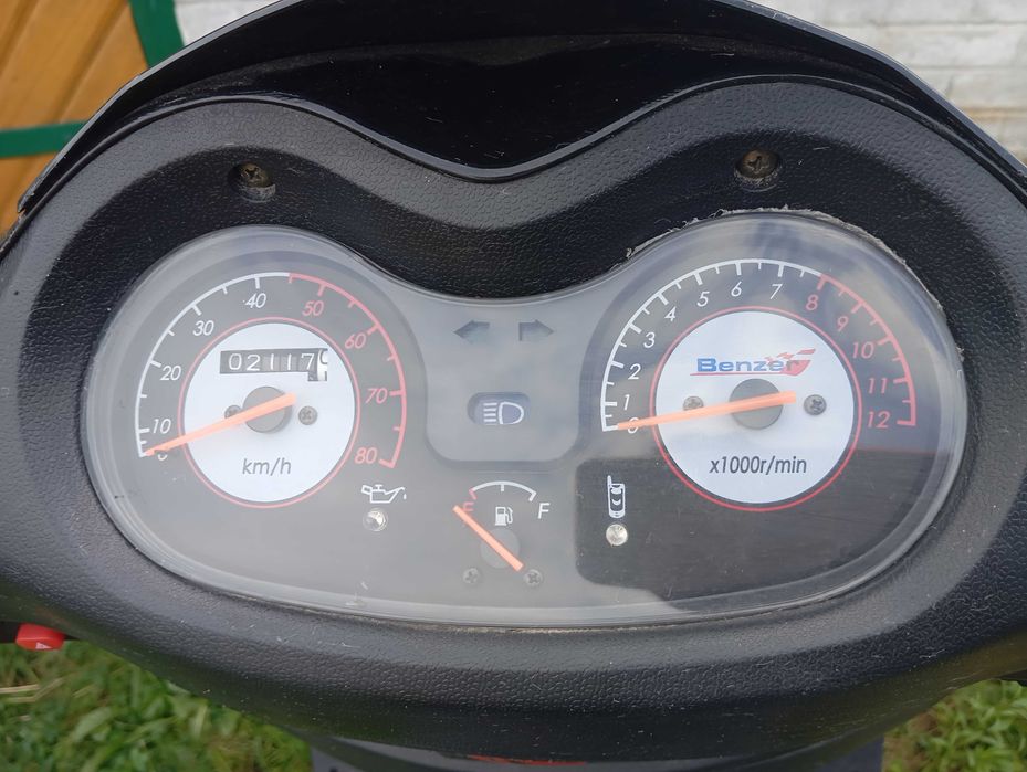 Skuter 50cm3 BENZER