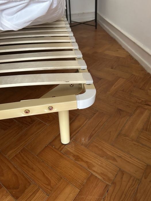 Cama IKEA — como novo menos de 1 ano. Colchão, cabeceira e estrado