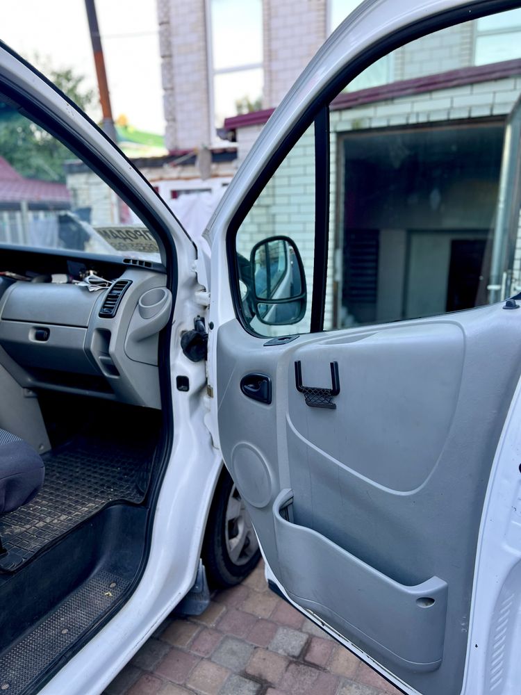 Микроавтобус Nissan Primastar